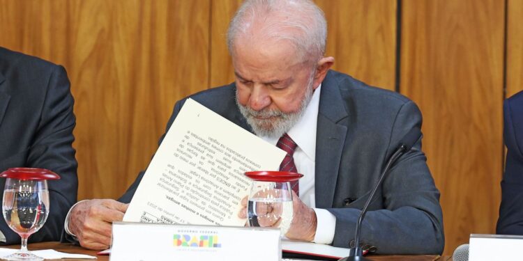 Lula veta lei que reconhece estágio como experiência profissional